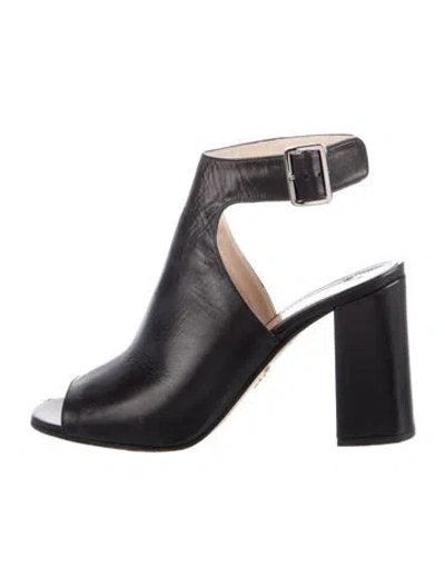 Pre-owned Prada Leather Pumps In Black