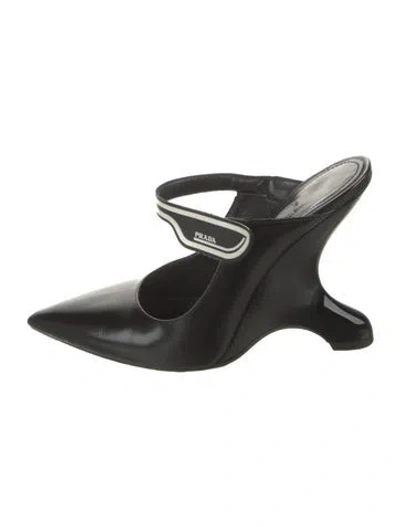 Pre-owned Prada Leather Pumps In Black