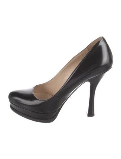 Pre-owned Prada Leather Pumps In Black