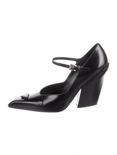 Pre-owned Prada Leather Pumps In Black