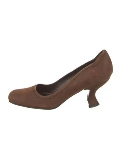 Pre-owned Prada Leather Pumps In Brown
