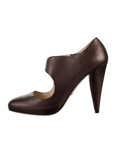 Pre-owned Prada Leather Pumps In Brown