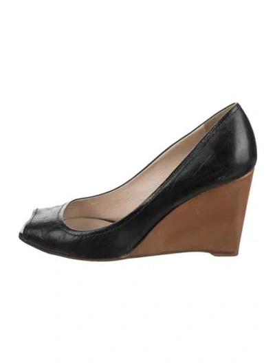 Pre-owned Prada Leather Pumps In Brown