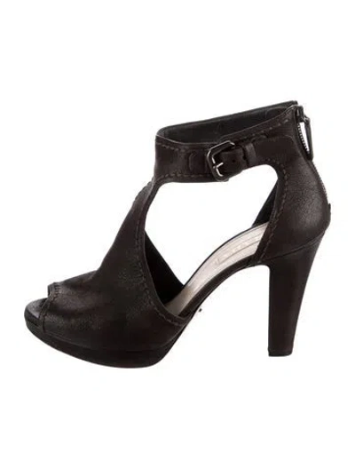 Pre-owned Prada Leather Pumps In Brown
