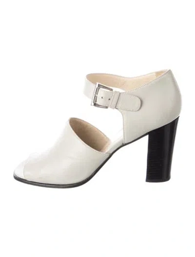 Pre-owned Prada Leather Pumps In Neutral