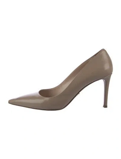 Pre-owned Prada Leather Pumps In Neutral