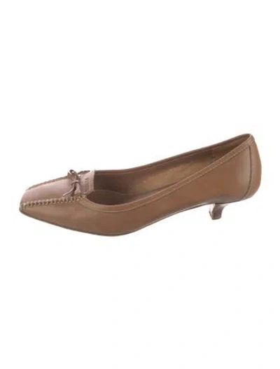 Pre-owned Prada Leather Pumps In Neutral