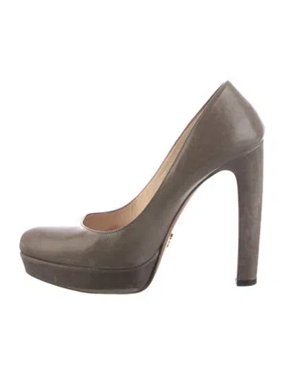 Pre-owned Prada Leather Pumps In Neutrals