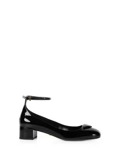 Prada Leather Pumps With Logo And Strap In Nero