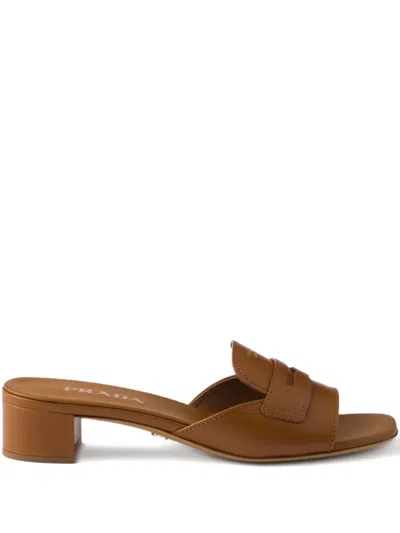Prada Sandalen Aus Leder In Brown