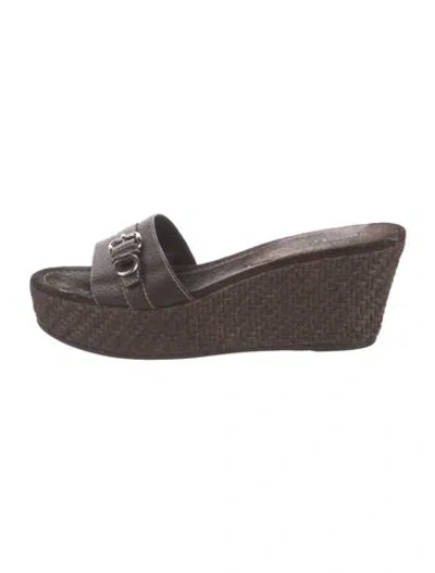 Pre-owned Prada Leather Slides In Brown