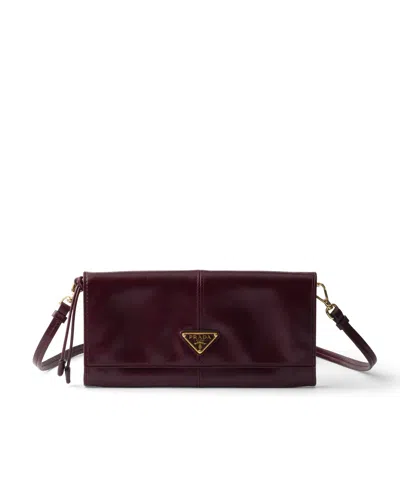 Prada Brieftasche Aus Leder Mit Schulterriemen In Burgundy