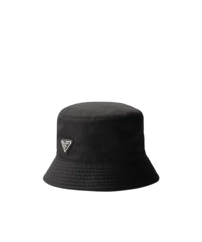 Prada Logo Plaque Bucket Hat In Black