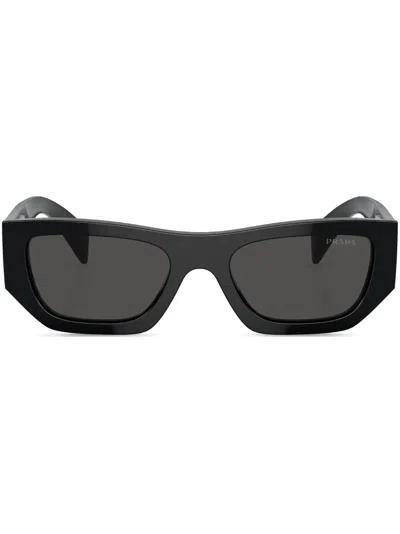 Prada Geometrische Sonnenbrille In Dark Grey