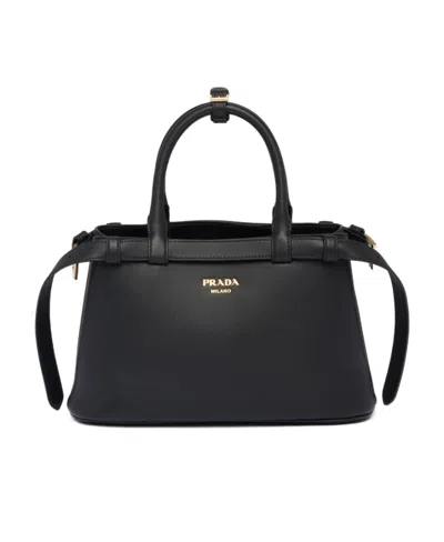 Prada Handtasche Mit Logo In Black