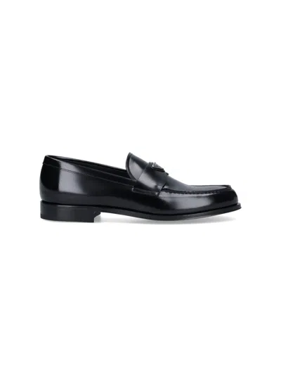 Prada Loafer Mit Emailliertem Logo In Black  