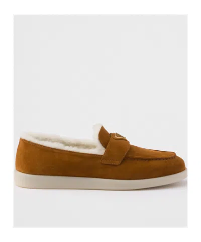Prada Loafer Aus Wildleder Und Lammfell In Cognac