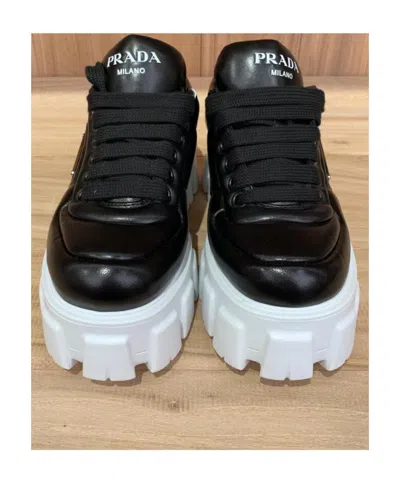 Prada Logo Low-top Casual Shoes In Black