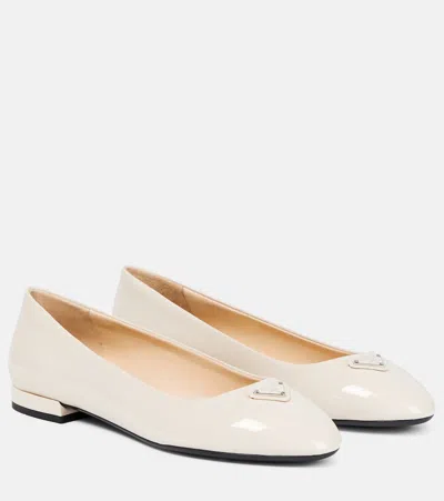 Prada Patent-leather Ballerina Flats In Elfenbein