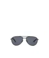Prada Sonnenbrille Mit Ikonischer Plakette Aus Metall In Gray