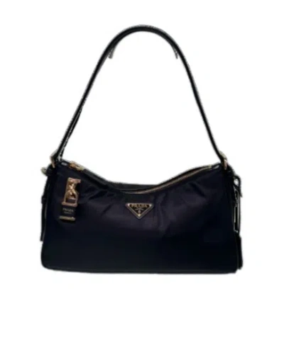 PRADA PRADA LOGO PLAQUE PADLOCK-DETAILED SHOULDER BAG