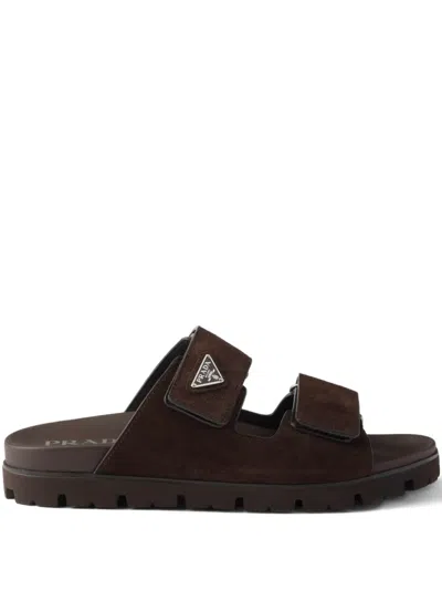 Prada Sandalen Aus Wildleder Mit Logo In Brown