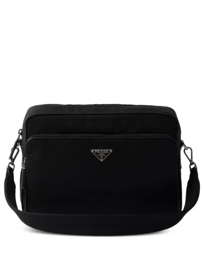 Prada Kuriertasche Mit Logo-schild In Black