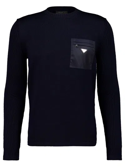 Prada Maglia In Lana Con Tasca Patch In Nylon In Blue