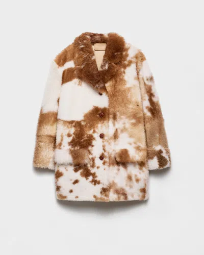 Prada Mantel Aus Lammfell In Brown