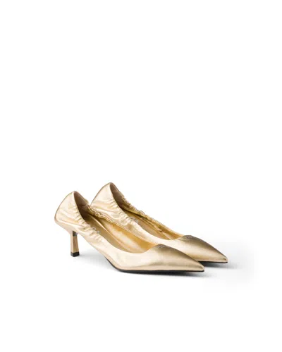 Prada Pumps Aus Mordoré-nappaleder In Gold