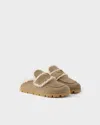Prada Slipper Aus Wildleder Und Lammfell In Nude