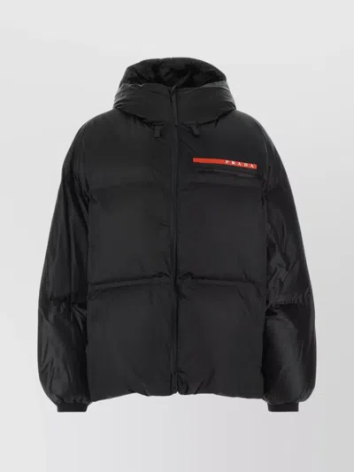 Prada Daunenjacke Mit Kapuze Aus Light Re-nylon In Black