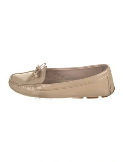 Pre-owned Prada Patent Leather Bow Accents Loafers In Neutral