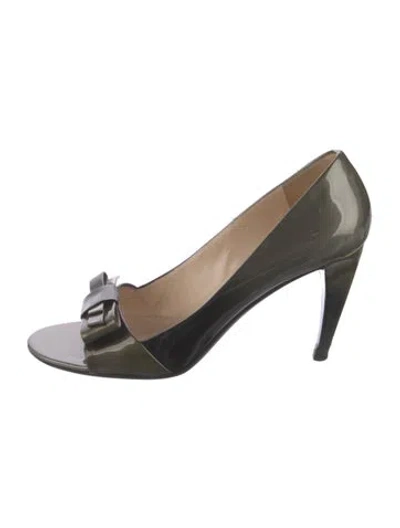 Pre-owned Prada Patent Leather Bow Accents Pumps In Green
