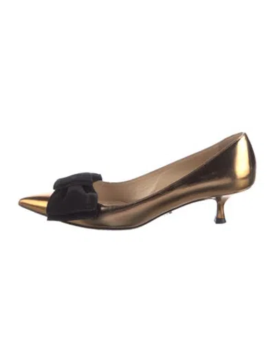 Pre-owned Prada Patent Leather Bow Accents Pumps In Metallic