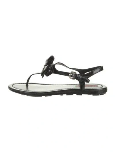 Pre-owned Prada Patent Leather Bow Accents T-strap Sandals In White