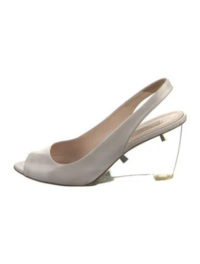 Pre-owned Prada Patent Leather Cutout Accent Slingback Pumps In Neutral