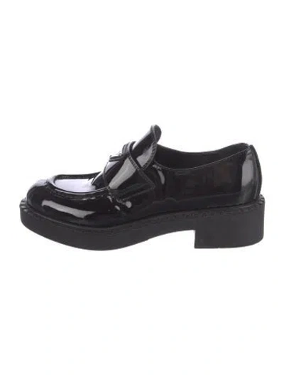 Pre-owned Prada Patent Leather Flats In Black