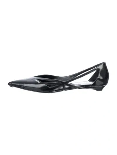 Pre-owned Prada Patent Leather Flats In Black