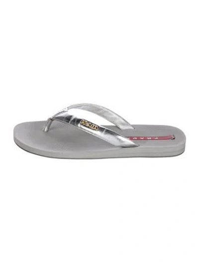 Pre-owned Prada Patent Leather Flip Flops