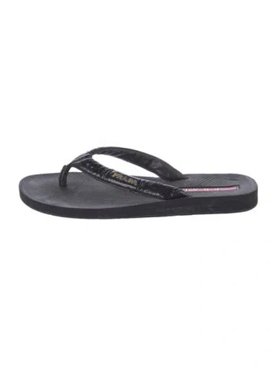 Pre-owned Prada Patent Leather Flip Flops In Black