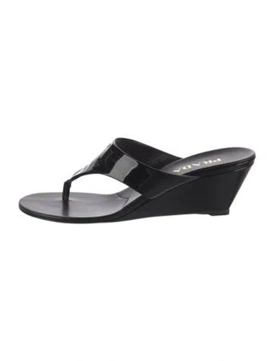 Pre-owned Prada Patent Leather Flip Flops In Black