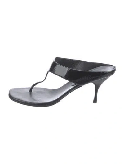 Pre-owned Prada Patent Leather Flip Flops In Black