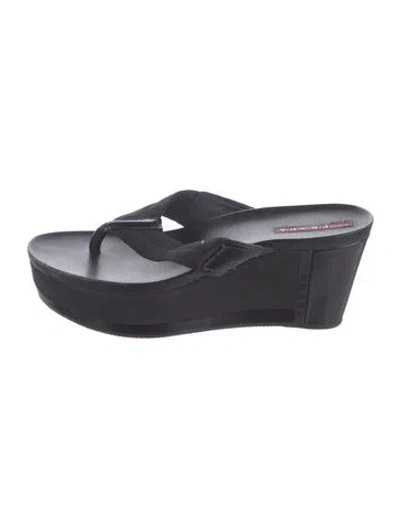 Pre-owned Prada Patent Leather Flip Flops In Black