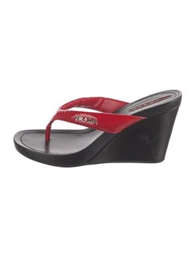 Pre-owned Prada Patent Leather Flip Flops In Red