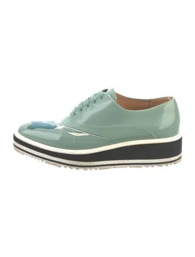Pre-owned Prada Patent Leather Graphic Print Oxfords In Green