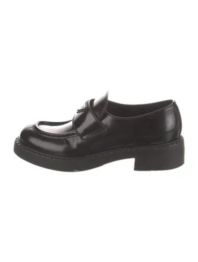Pre-owned Prada Patent Leather Oxfords In Black