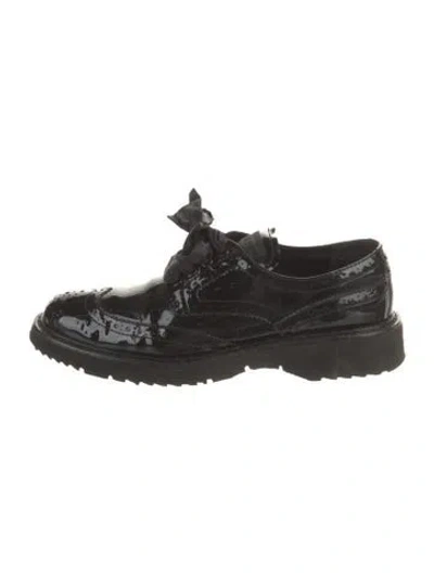Pre-owned Prada Patent Leather Oxfords In Black