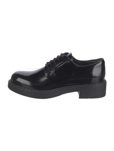 Pre-owned Prada Patent Leather Oxfords In Black