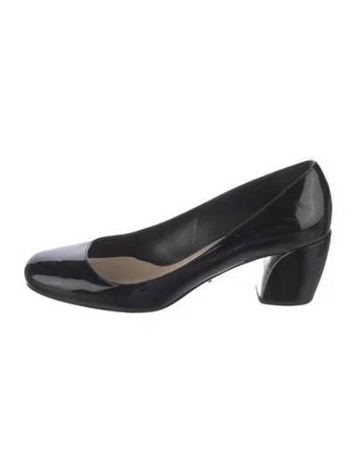 Pre-owned Prada Patent Leather Pumps In Black